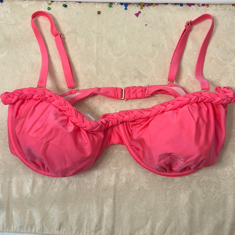 Ashley Graham X pink ladies swim top size in the pictures